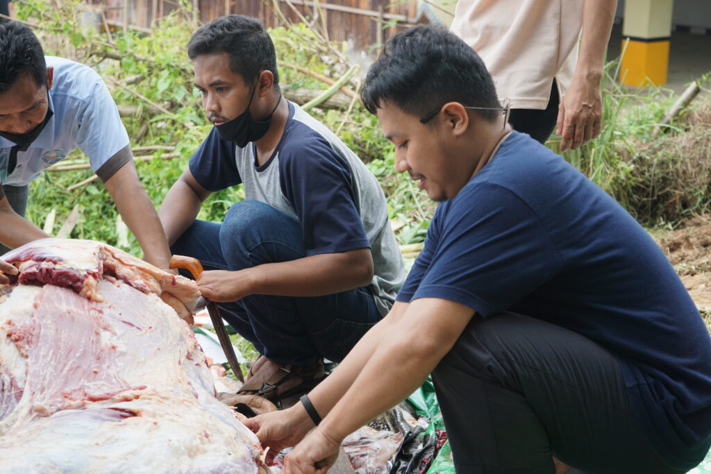 KEGIATAN QURBAN STIE BALIKPAPAN 10 DZULHIJJAH 1441 H – JUM’AT, 31 JULI 2020 dsc02109
