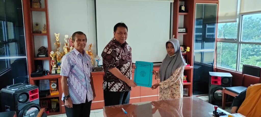 STIE Balikpapan telah dilaksanakan penandatanganan dokumen kerja sama antara STIE Balikpapan dengan SMK Sabilal Muhtadin dan SMK Airlangga. Hadir dalam kegiatan tersebut Kepala SMK Sabilal Muhtadin (Madi img 20221006 wa0018